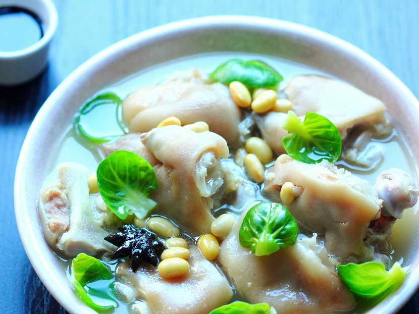 猪蹄黄豆汤的做法