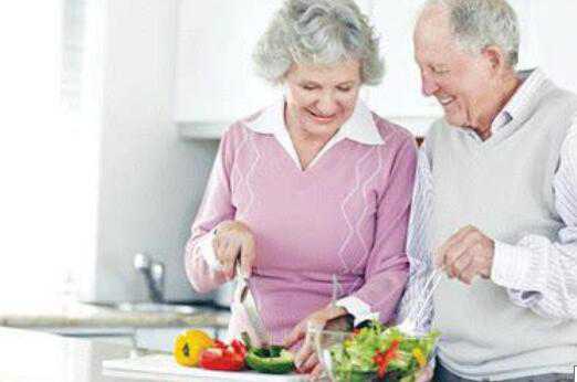 给老年人买什么吃的好 给老人买什么水果吃比较好