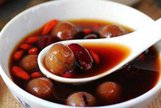 桂圆泡水的功效与作用 桂圆泡水的禁忌有哪些