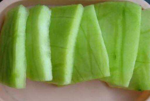 西瓜皮擦脸的正确方法