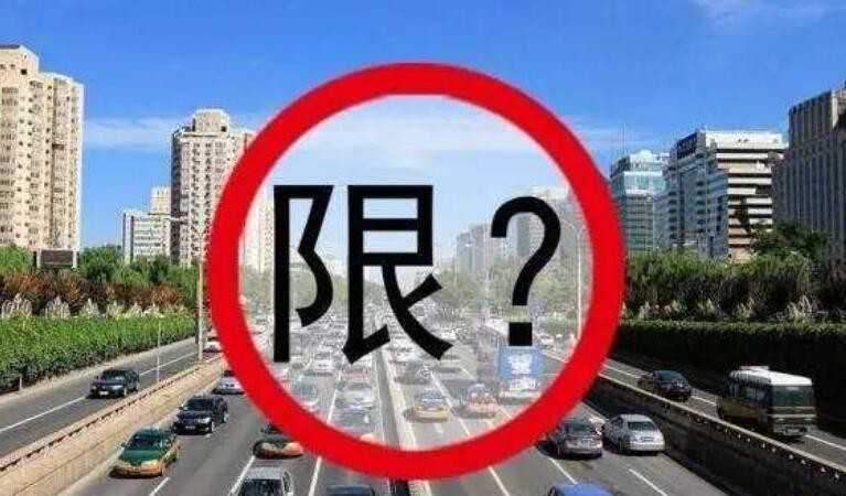 ڽ