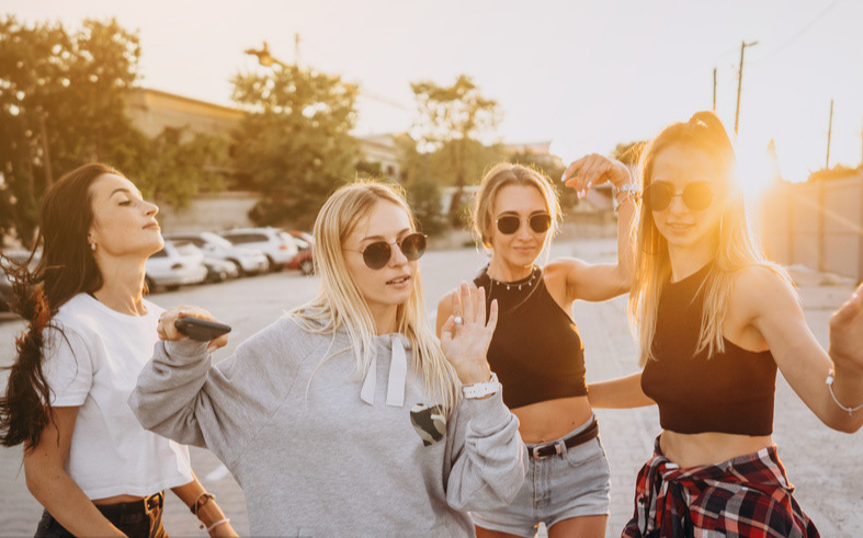 搞笑的闺蜜群名四个人