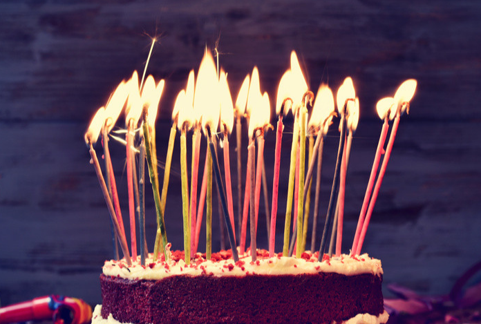 简单祝自己生日朋友圈9字