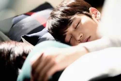 男人不想娶你拖着的表现