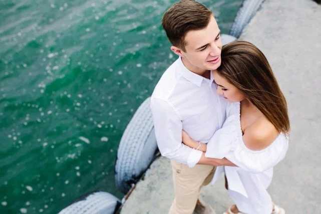 男人利用一个女人的表现