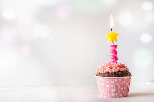 女儿一岁生日发朋友圈