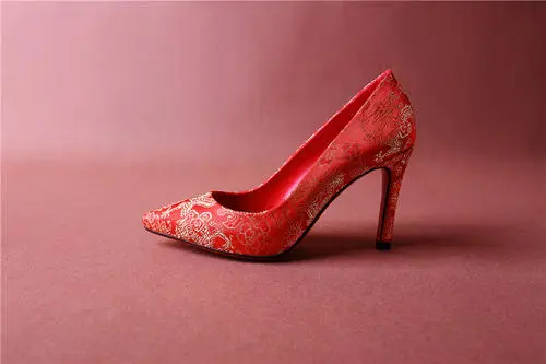 结婚鞋里放钱有什么讲究