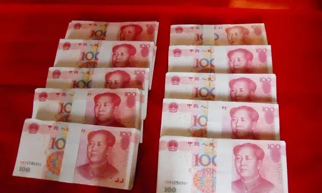 Ů2000