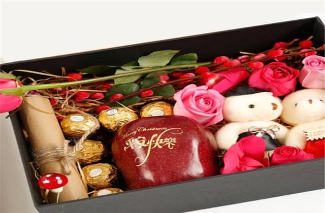 圣诞送女生什么礼物