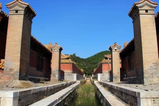 ��ɽ����