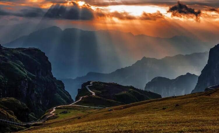 ��ɽ�����ζ����׸�