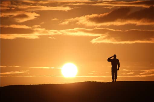 ���۾���