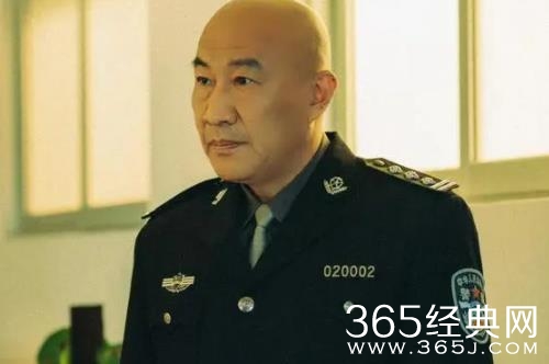 쭡
