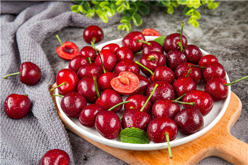 ӣ